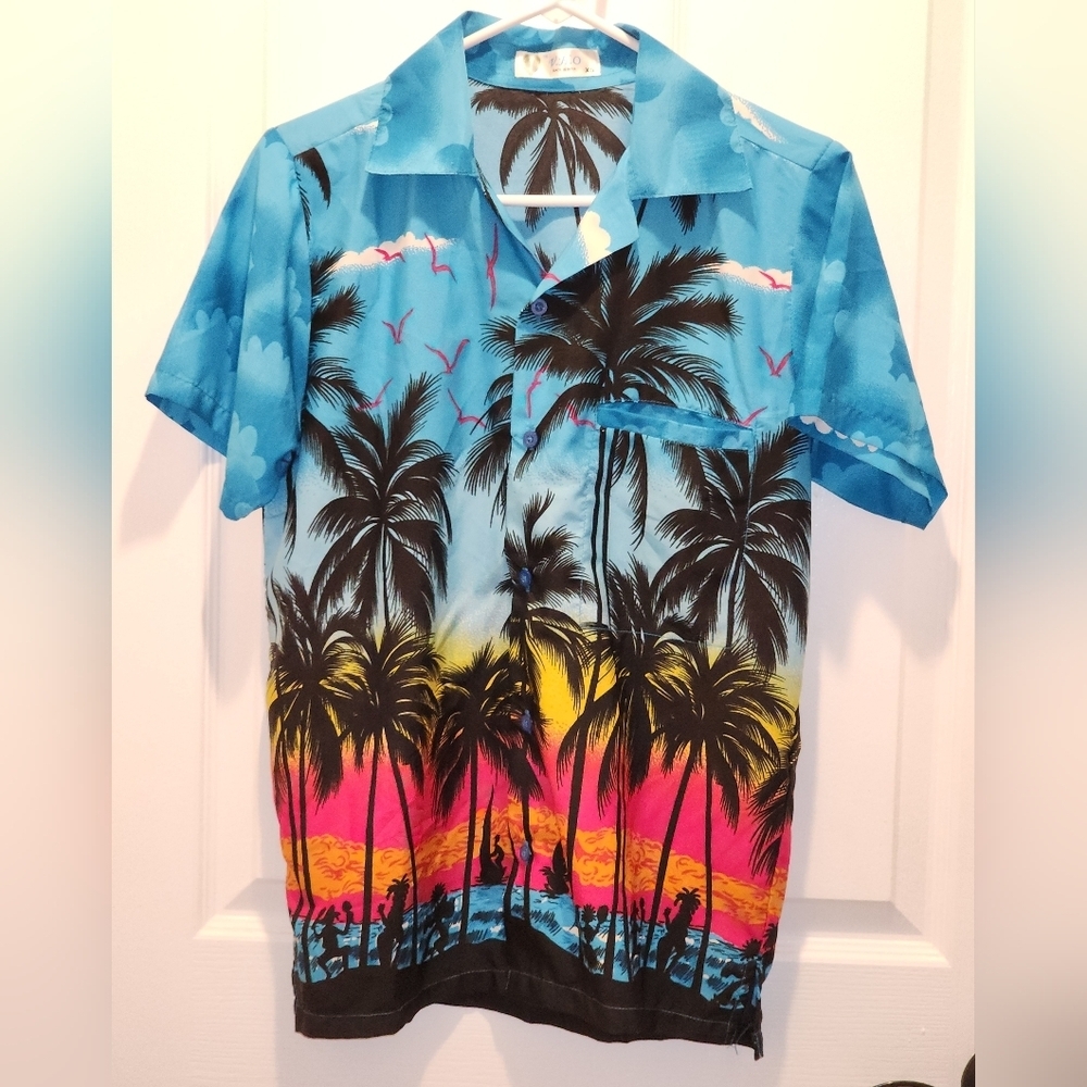 NWOT - V.H.O. women's Hawaiian shirt *299.15